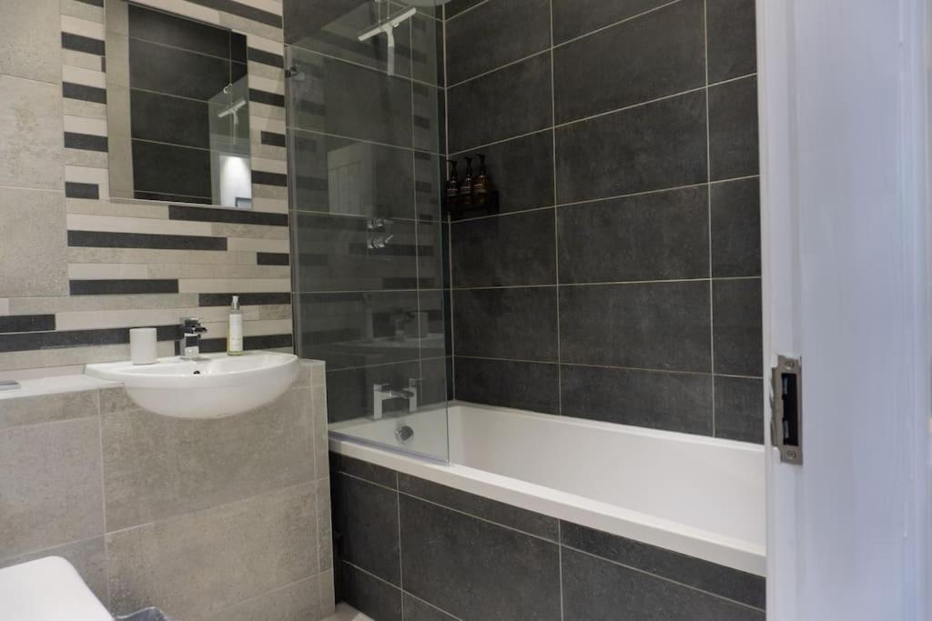 Spacious Apartment In City Centre - Free Parking Nottingham Ngoại thất bức ảnh